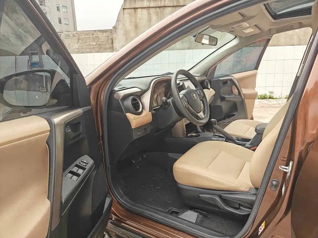 Toyota RAV4 — миниатюра 11