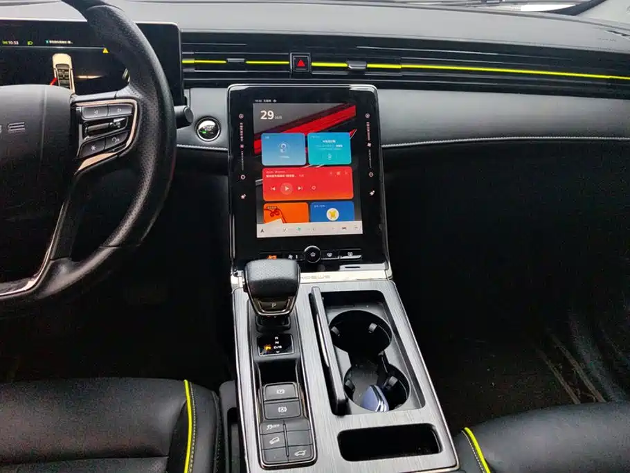 Roewe RX5 — миниатюра 12