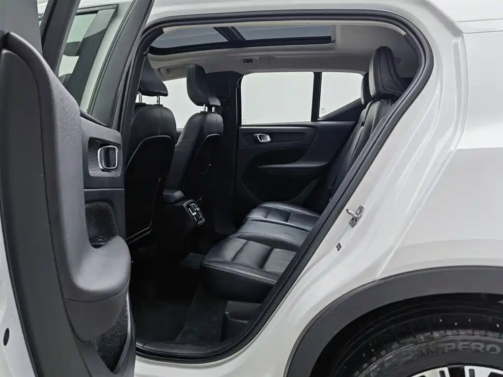 Volvo XC40 — миниатюра 15