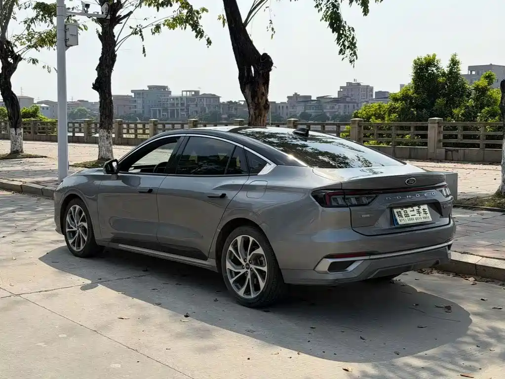 Ford Mondeo — миниатюра 9