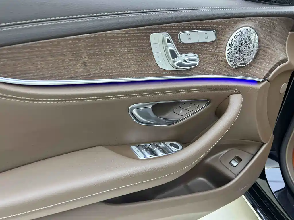 Mercedes-Benz E-Class — миниатюра 4