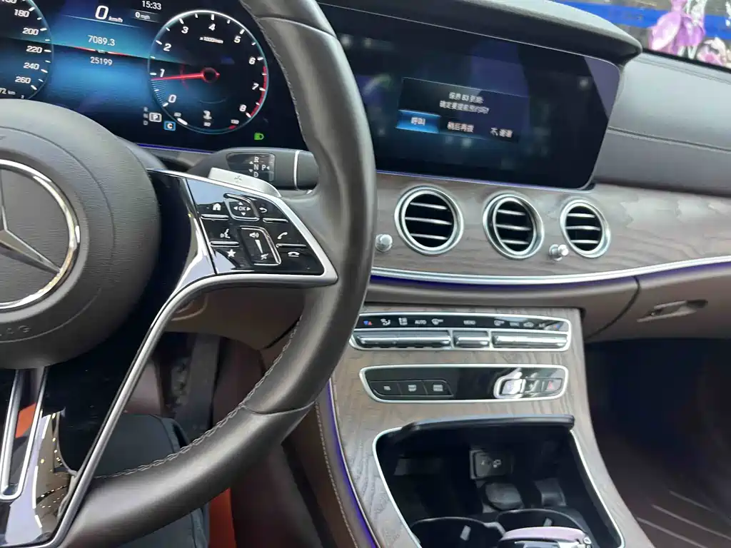 Mercedes-Benz E-Class — миниатюра 6