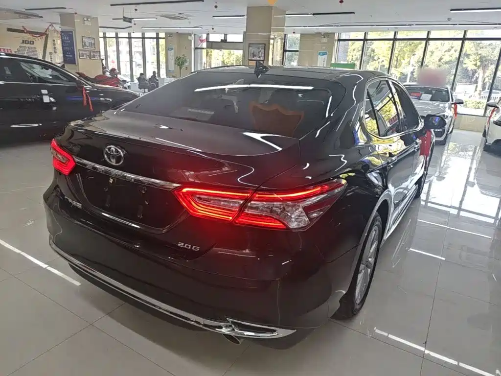 Toyota Camry — миниатюра 7