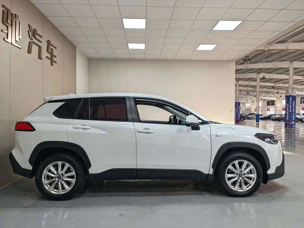 Toyota Corolla Cross — миниатюра 8