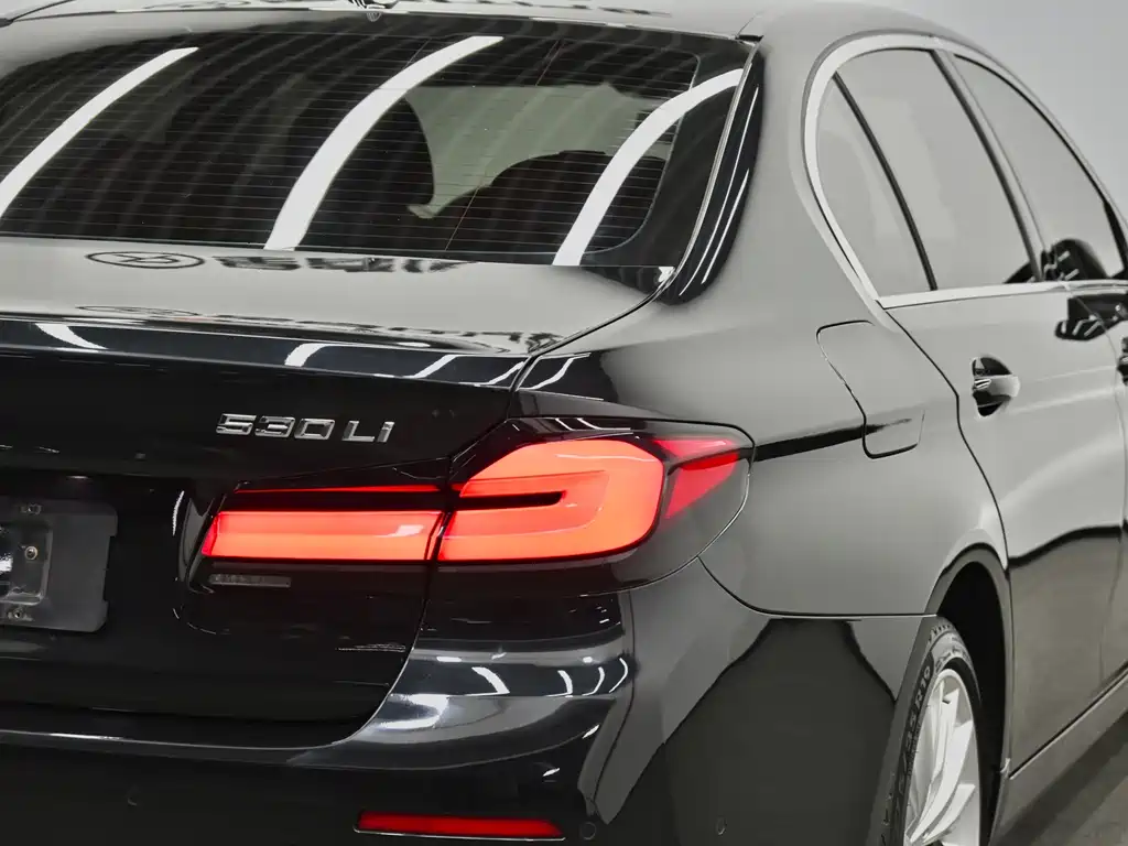 BMW 5 Series — миниатюра 35