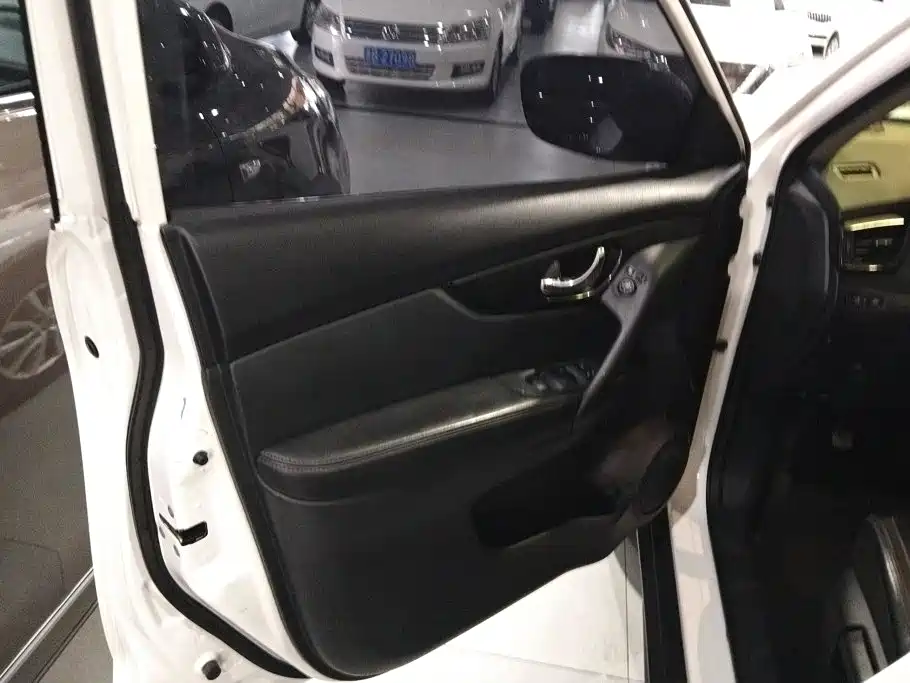 Nissan X-Trail — миниатюра 7