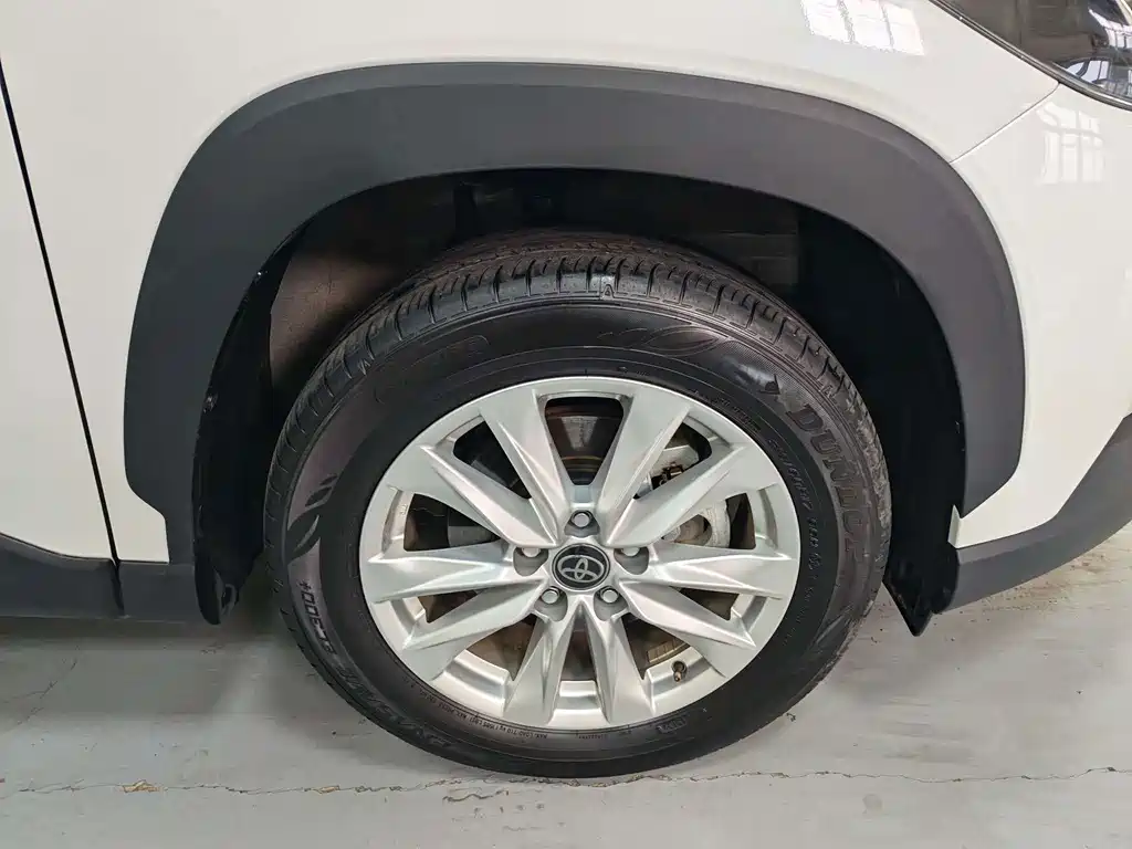 Toyota Corolla Cross — миниатюра 17