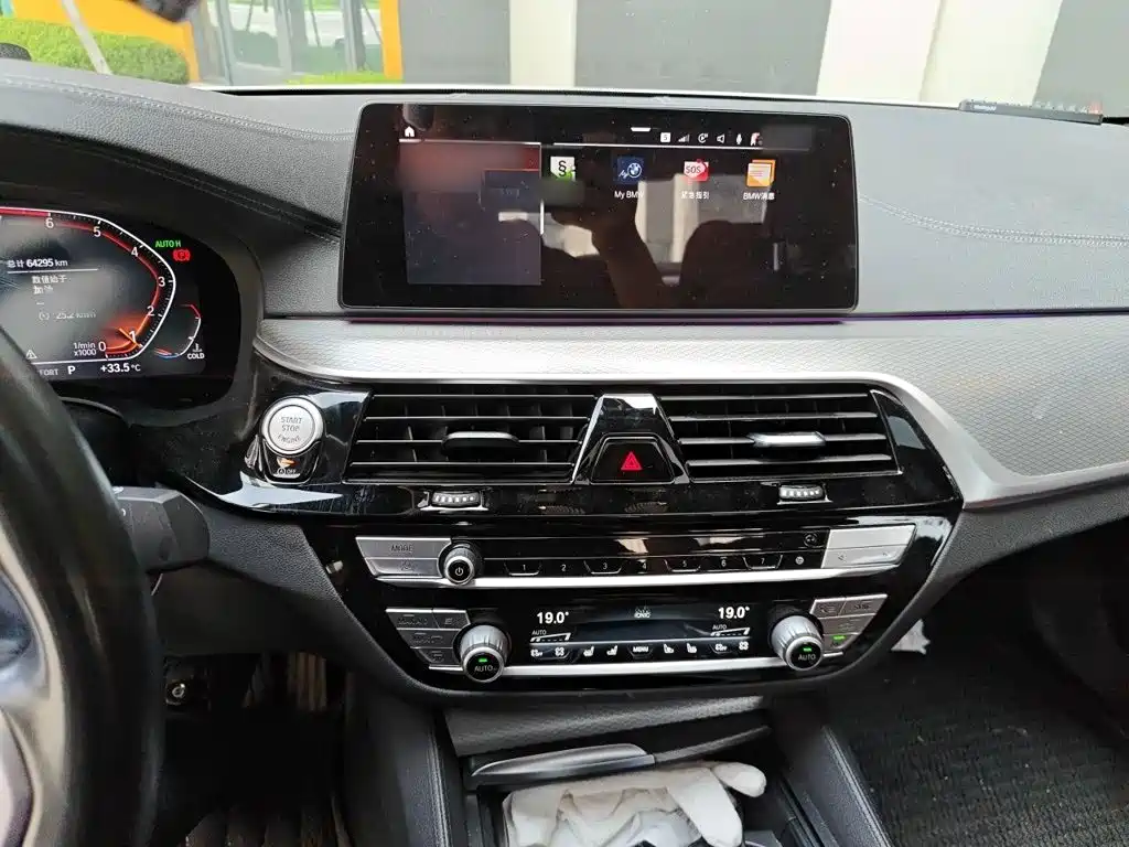 BMW 5 Series — миниатюра 6