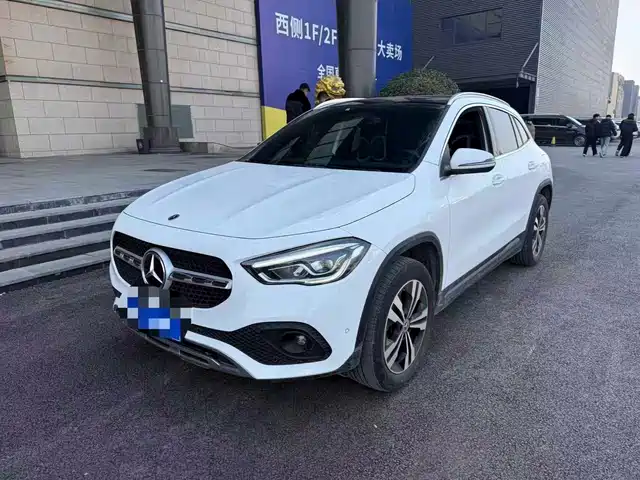 MERCEDES-BENZ GLA