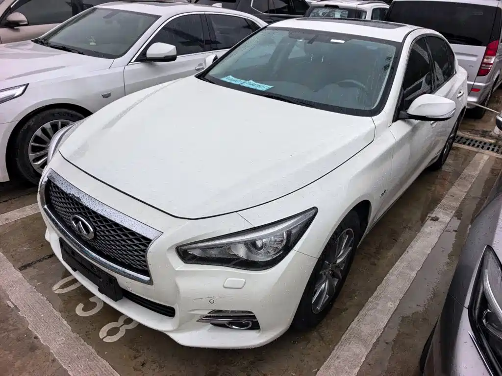 Infiniti Q50L