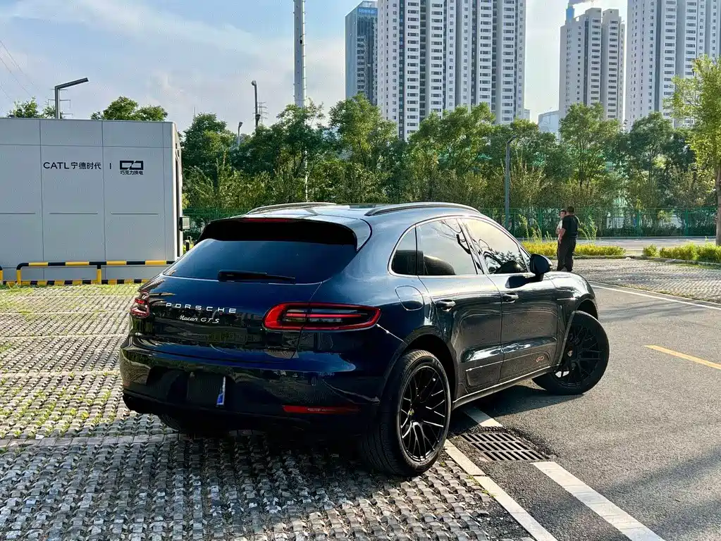 Porsche Macan — миниатюра 6