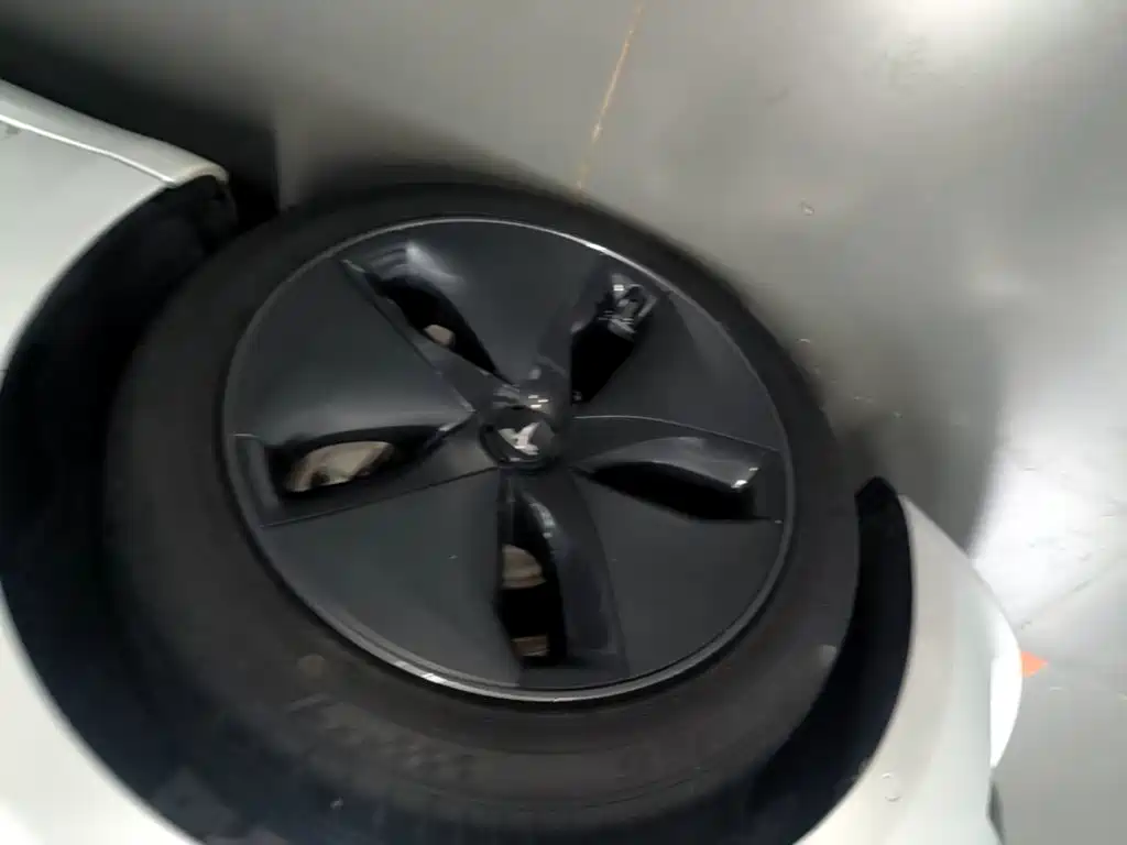 Tesla Model 3 — миниатюра 23