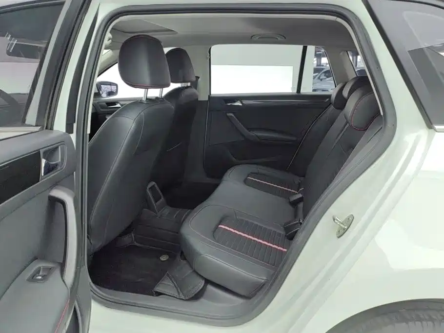 Skoda Rapid Spaceback — миниатюра 11
