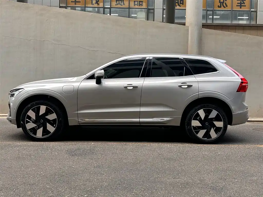 VOLVO XC60 PLUG IN HYBRID