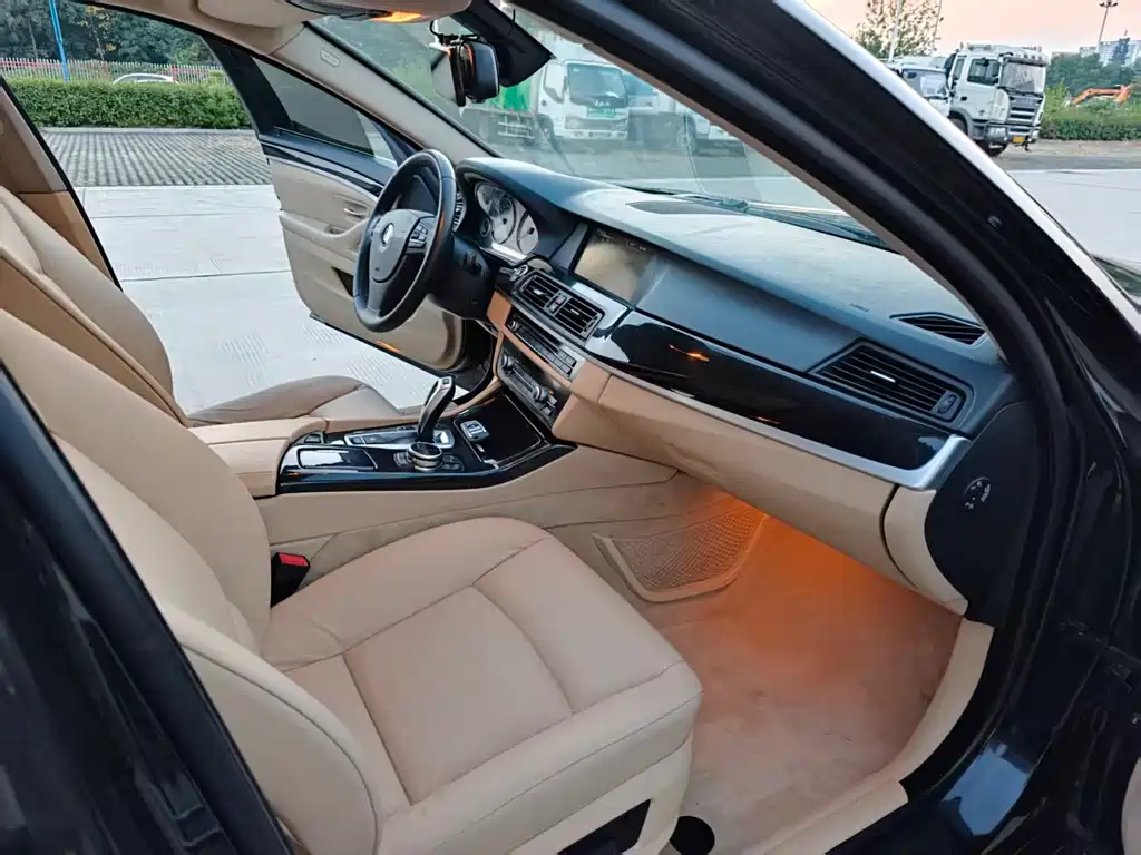 BMW 5 Series — миниатюра 10