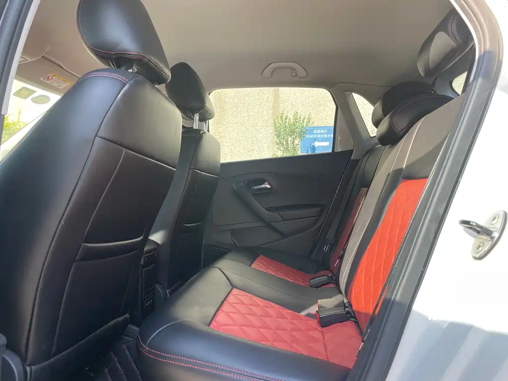 Volkswagen Polo 2018 1.5L AT