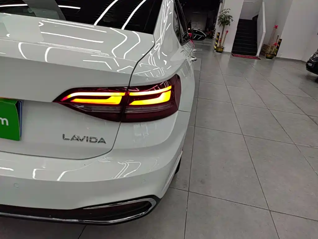 Volkswagen Lavida — миниатюра 8