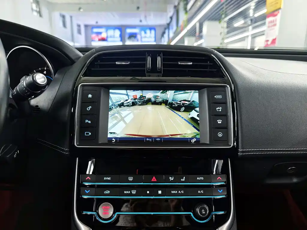 Jaguar XE — миниатюра 10