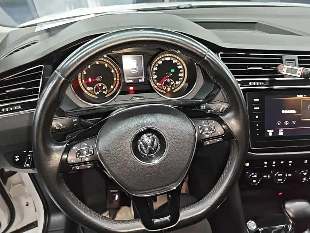 Volkswagen Tiguan L — миниатюра 11