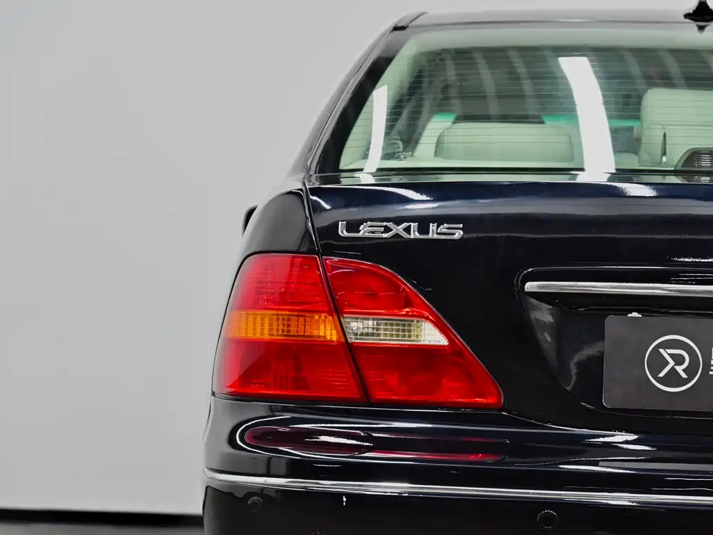 Lexus LS — миниатюра 14