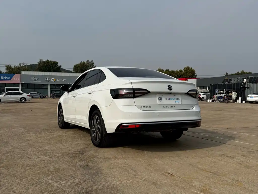 Volkswagen Lavida — миниатюра 7