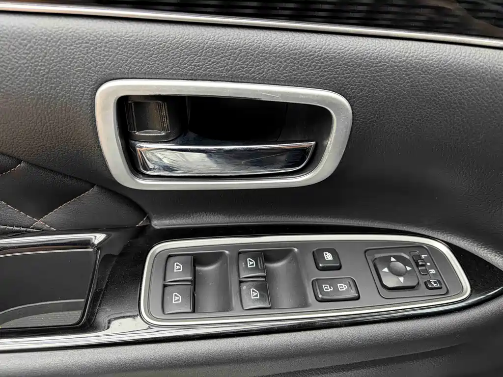 Mitsubishi Outlander — миниатюра 12