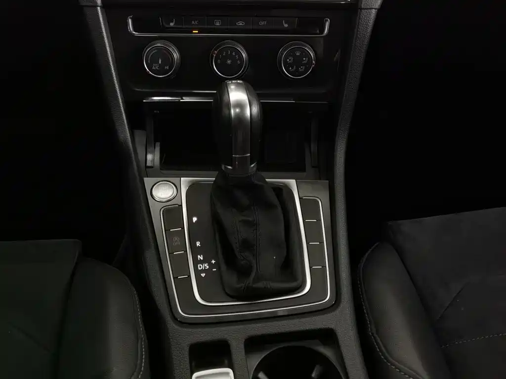 Volkswagen Golf — миниатюра 13