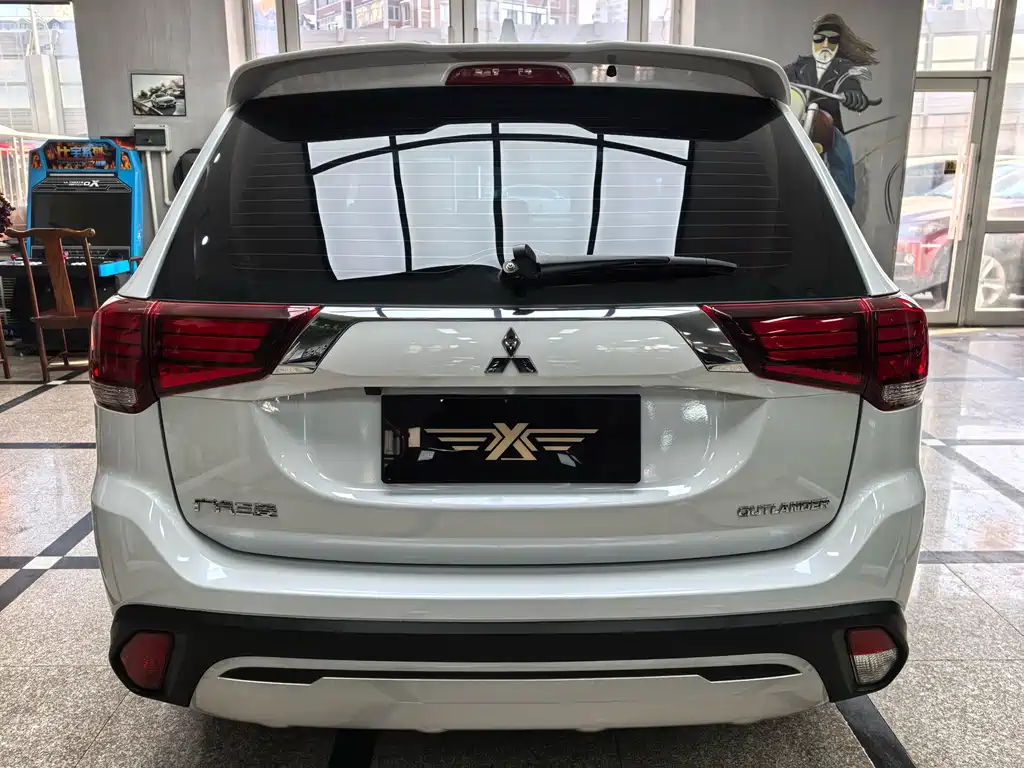 MITSUBISHI OUTLANDER
