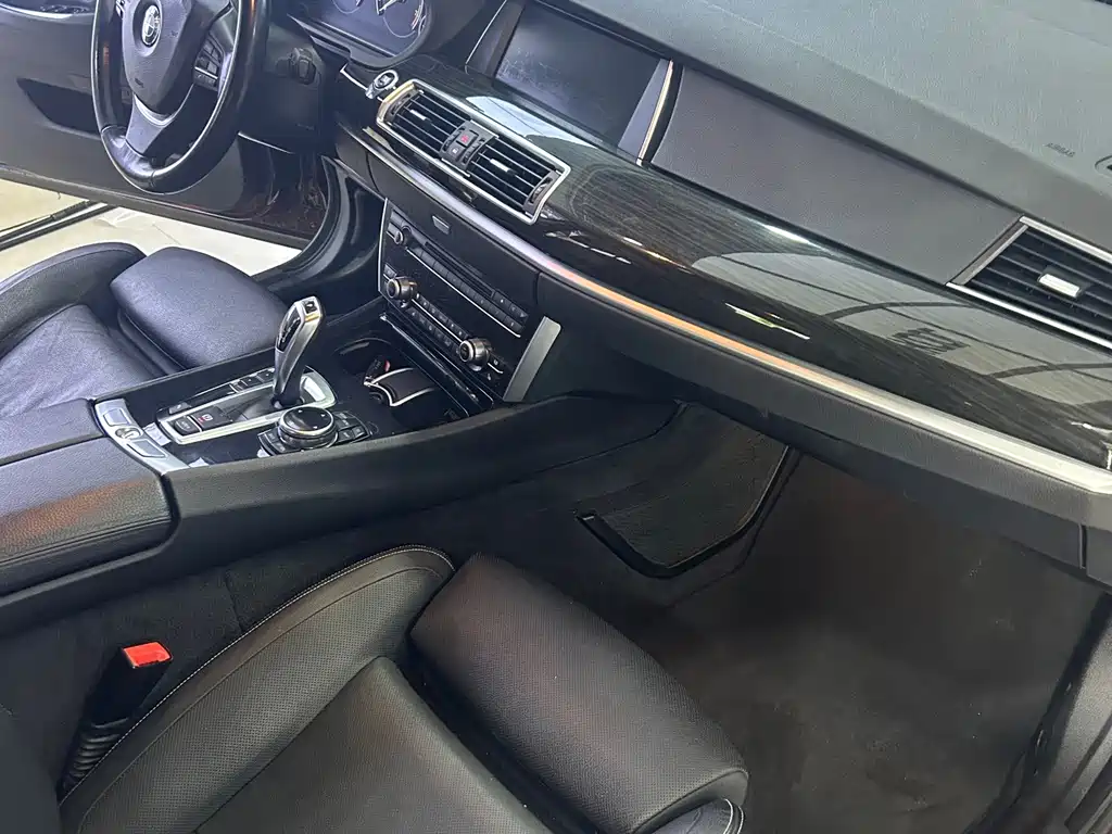 BMW 5 Series GT — миниатюра 7