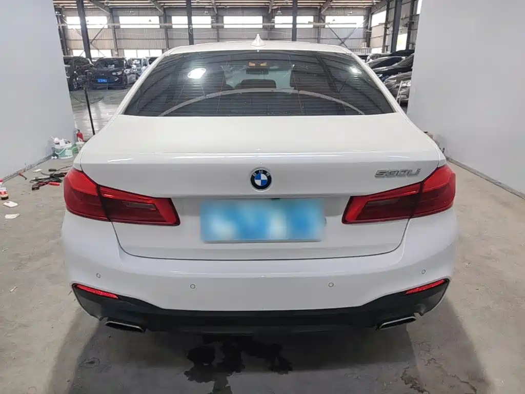 BMW 5 Series — миниатюра 6