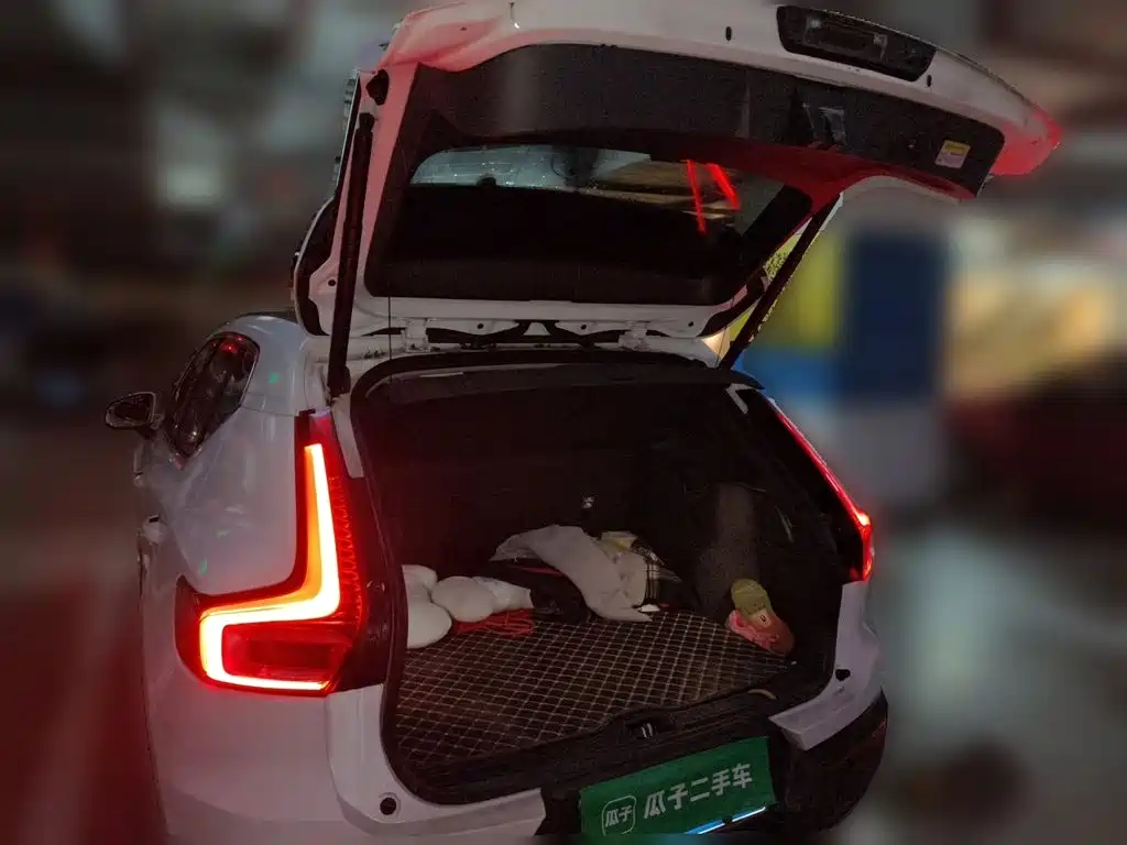 Volvo XC40 — миниатюра 10