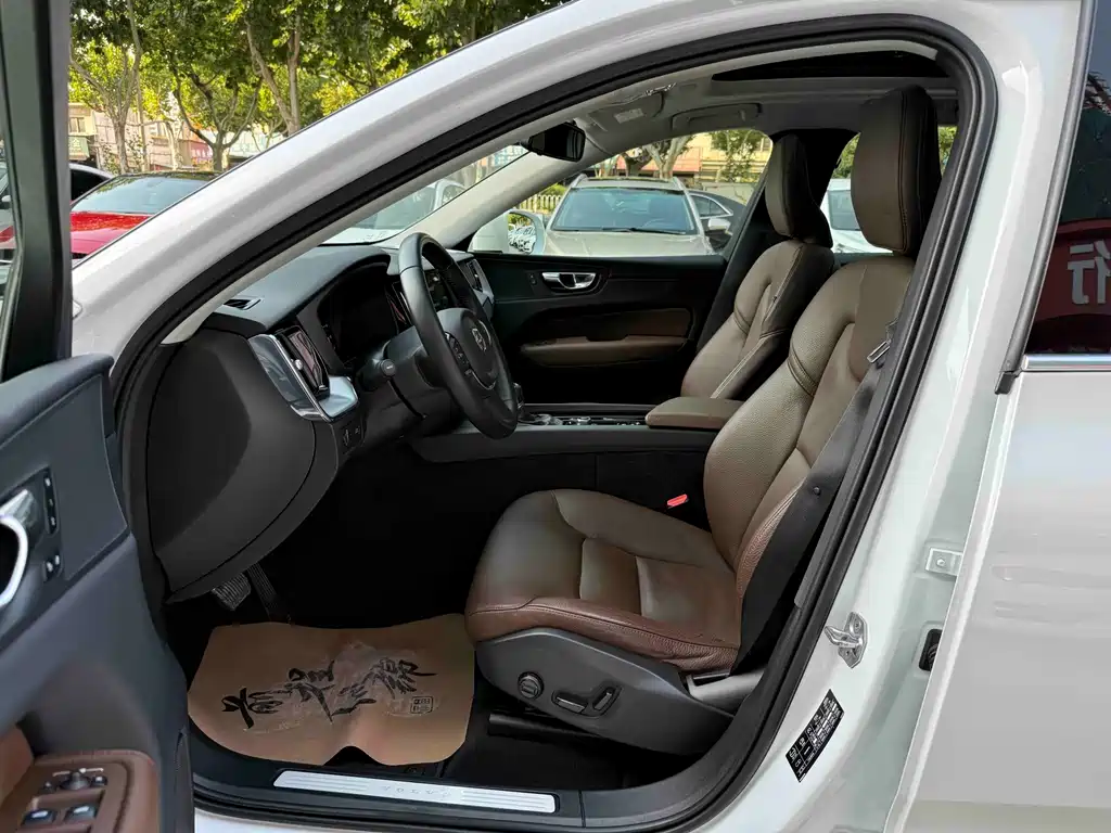 Volvo XC60 — миниатюра 12