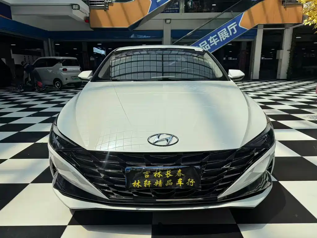 Hyundai Elantra — миниатюра 3