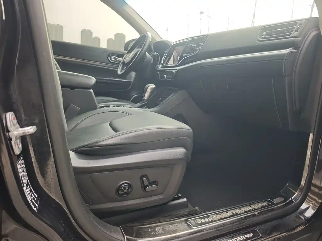 Jeep Commander — миниатюра 17