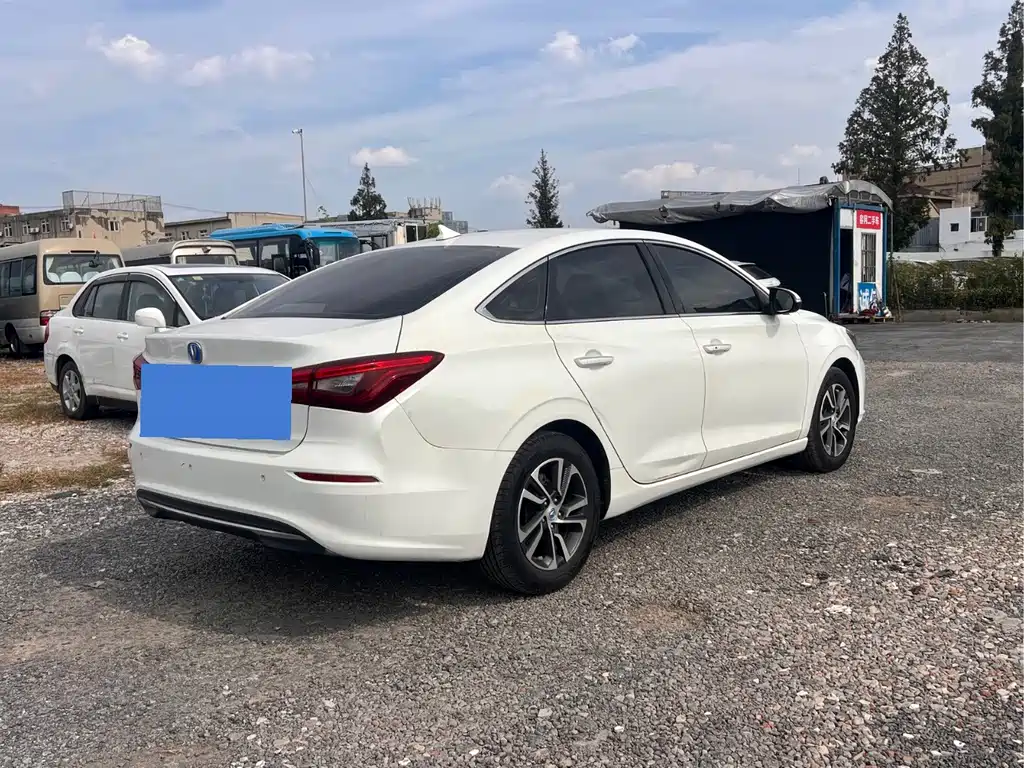 Changan Eado — миниатюра 4