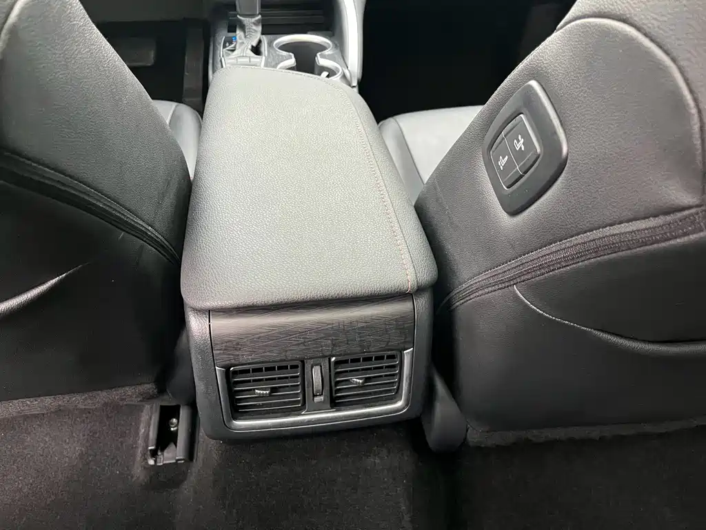 Toyota Camry — миниатюра 14