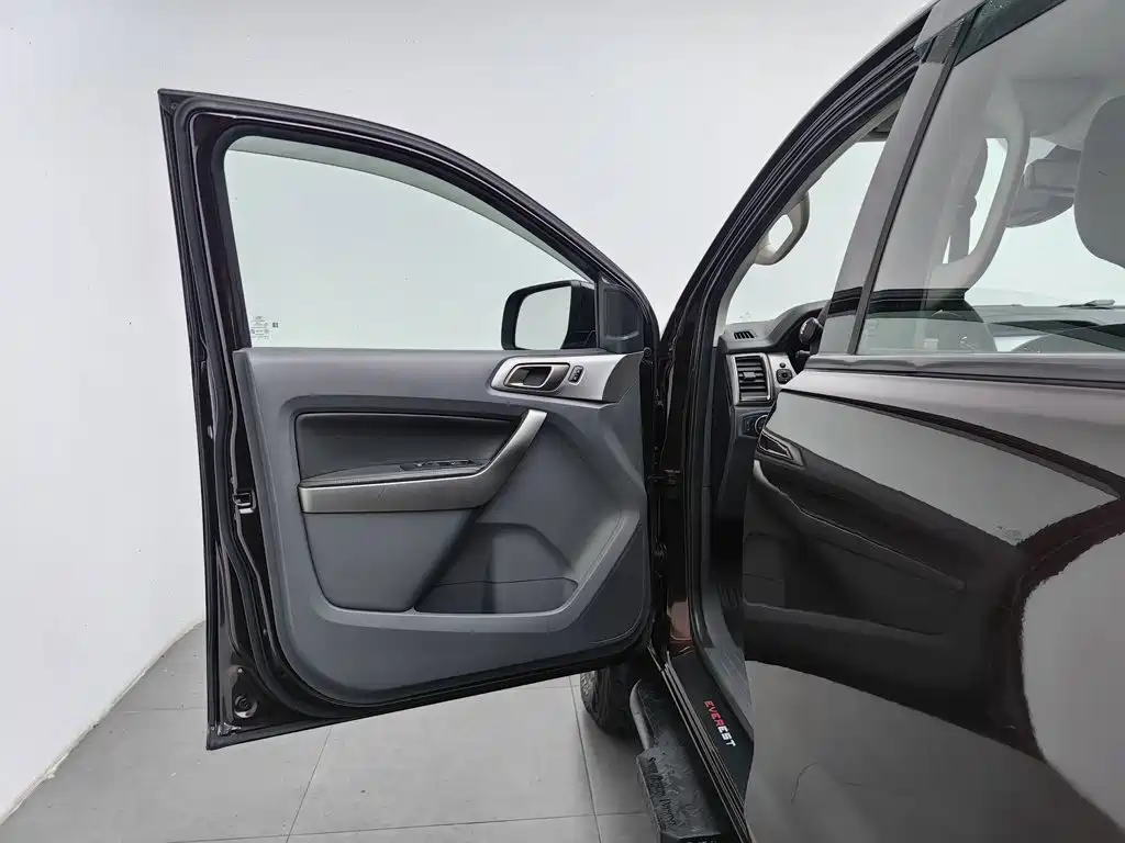 Ford Everest — миниатюра 8