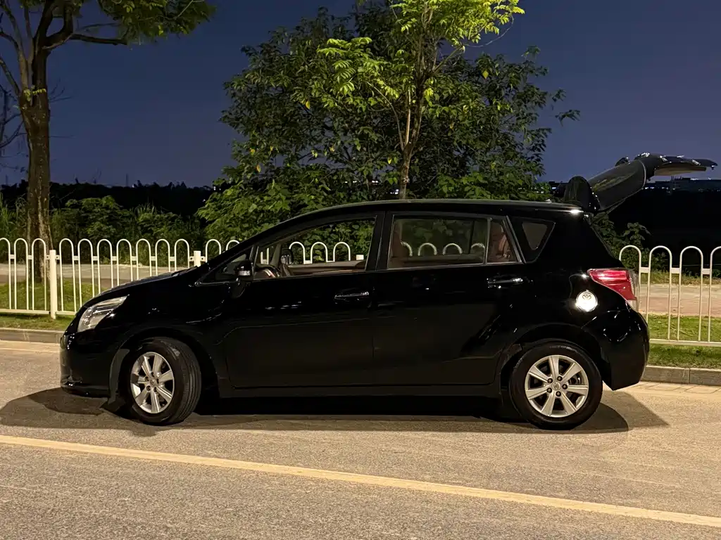 Toyota Verso — миниатюра 14