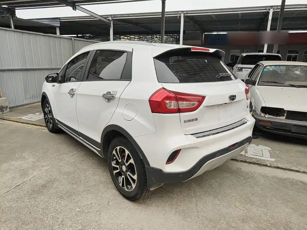 Geely Vision X3 — миниатюра 5