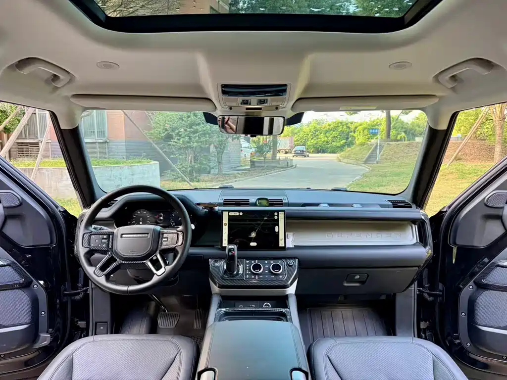 Land Rover Defender — миниатюра 3