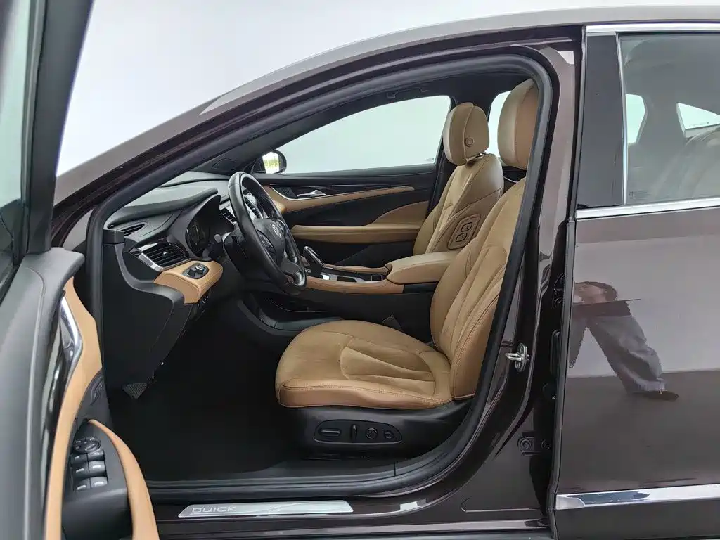 Buick LaCrosse — миниатюра 10