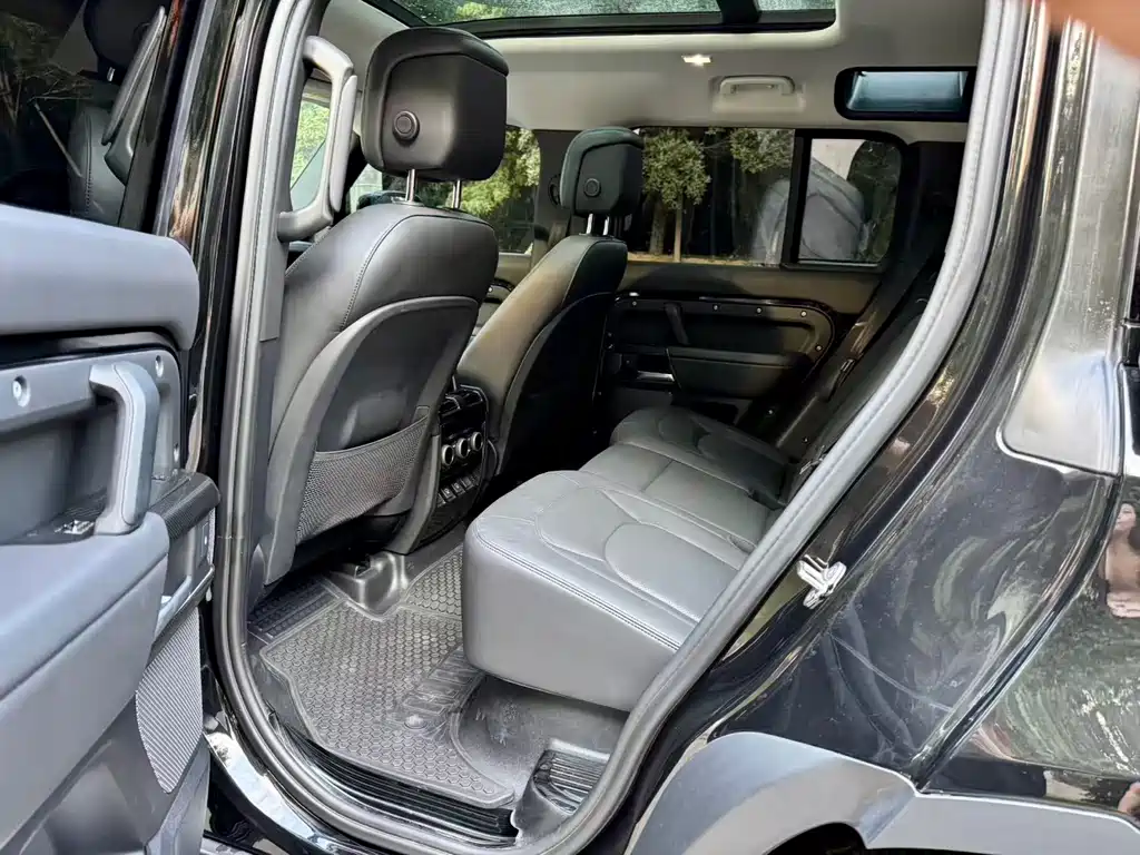 Land Rover Defender — миниатюра 9