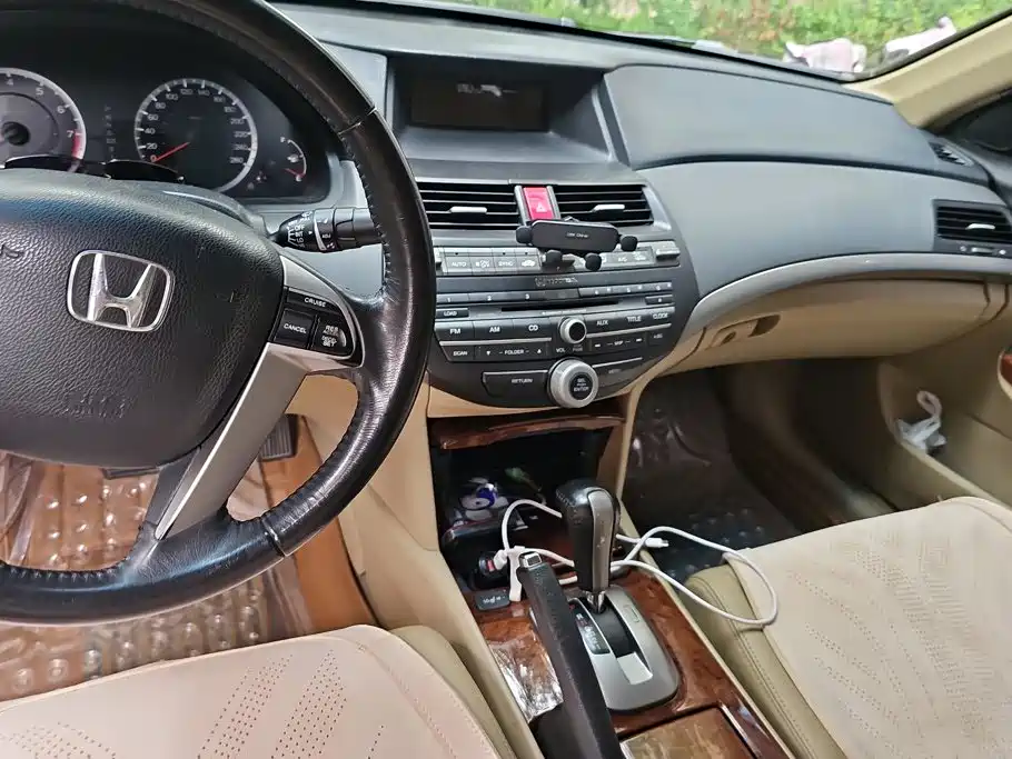Honda Accord — миниатюра 12