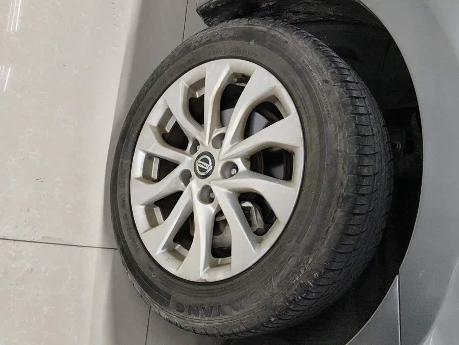 Nissan Sylphy 1.6 л 2022 г. Серебристо-серый, пробег 35200 км