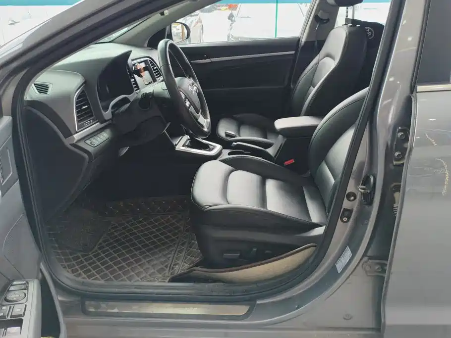 Hyundai Elantra — миниатюра 9