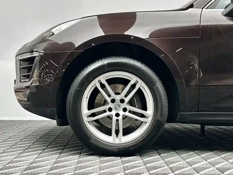 Porsche Macan — миниатюра 8
