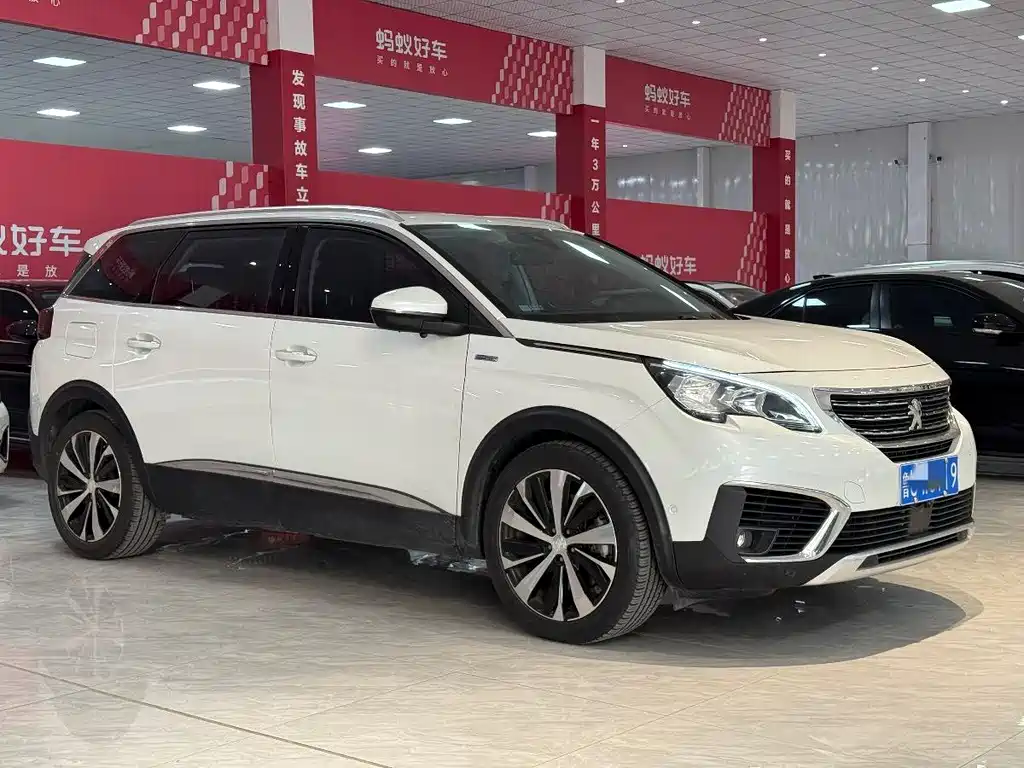 PEUGEOT 5008