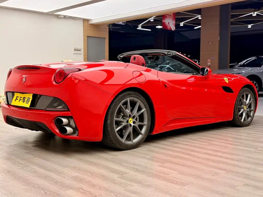 Ferrari California T 2012 4.3L