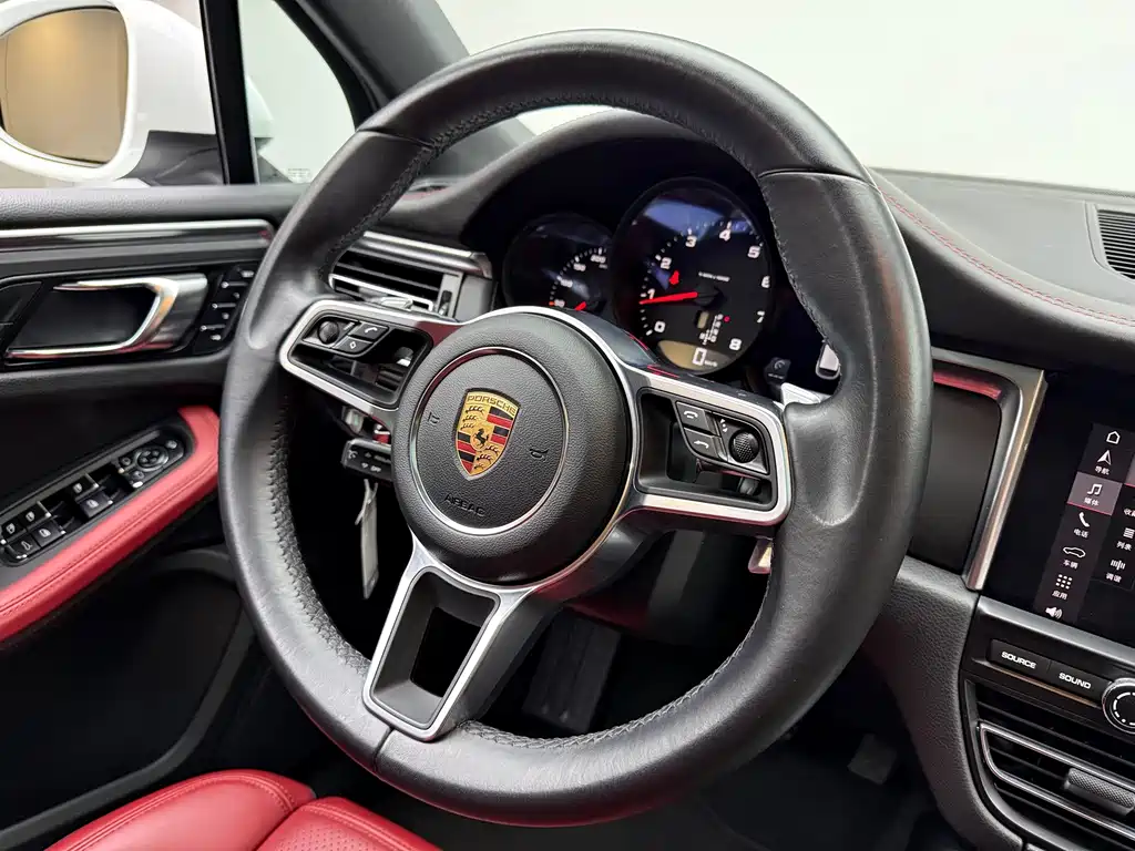 Porsche Macan — миниатюра 13