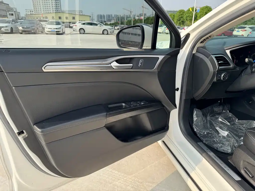 Ford Mondeo — миниатюра 12